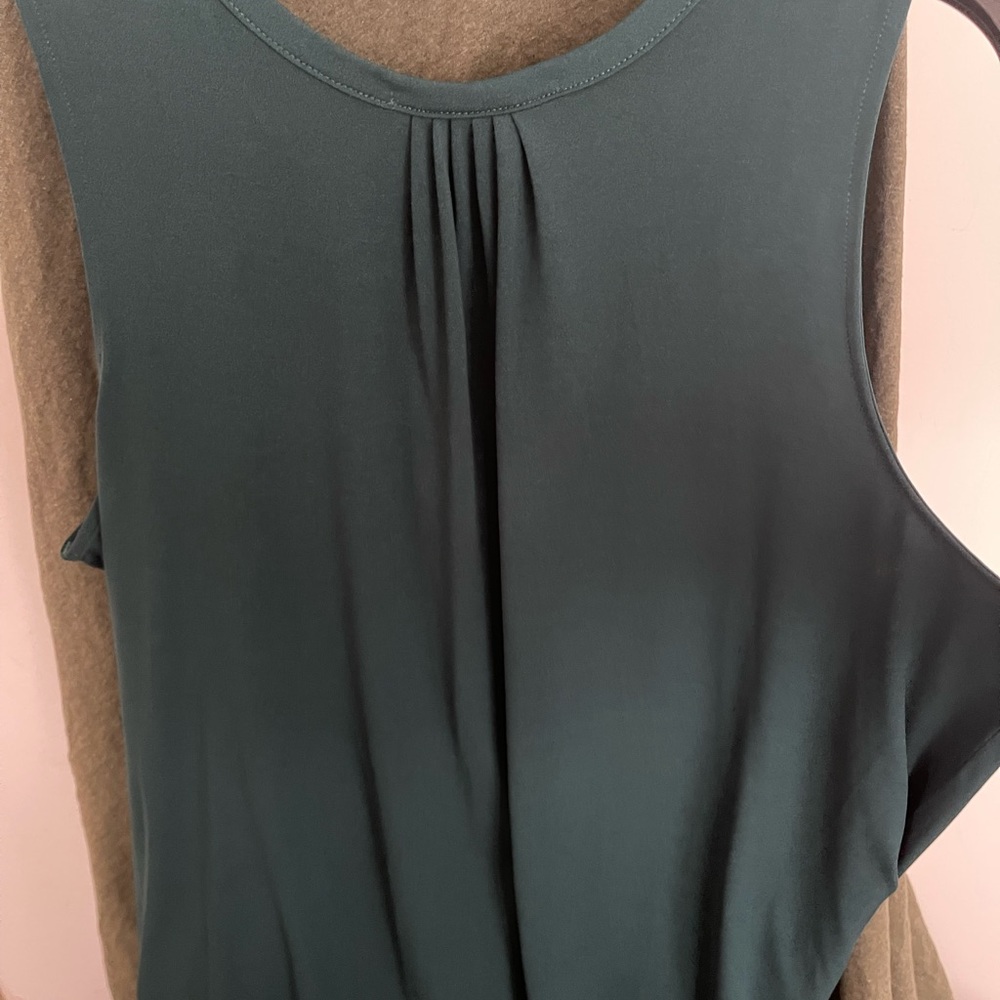 Green Signature Collection Top - Picture 3 of 9